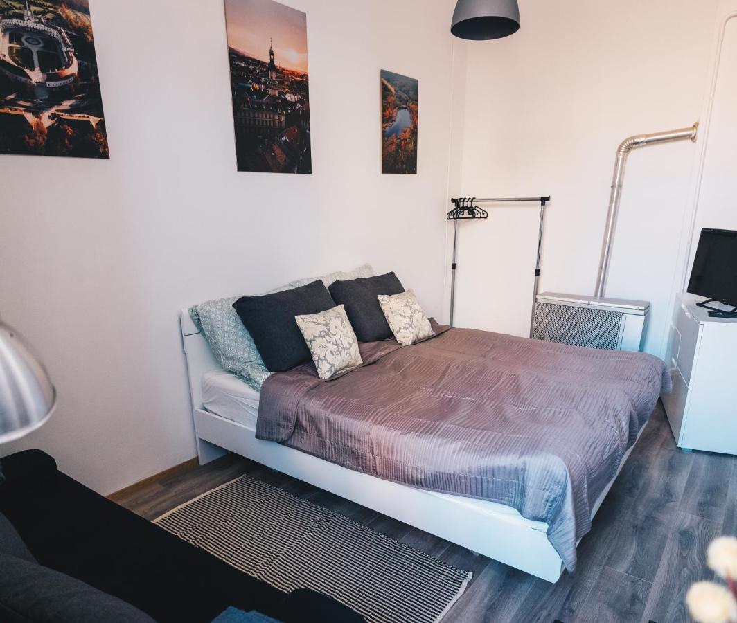 Апартаменты Studio77 Apartman Шопрон Экстерьер фото