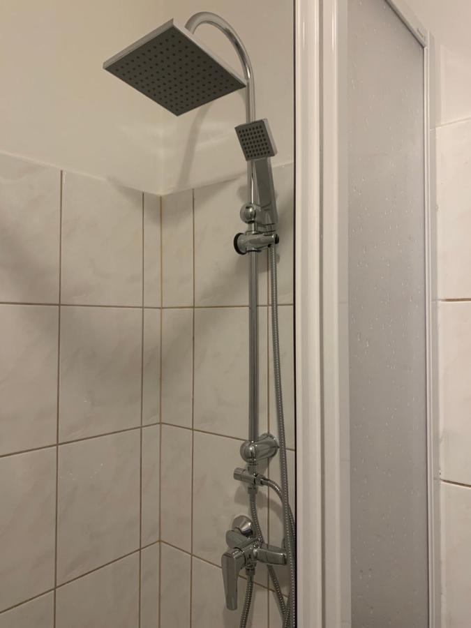 Апартаменты Studio77 Apartman Шопрон Экстерьер фото